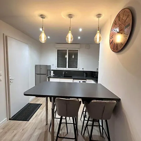 Escapade Relaxante - - Jacuzzi - Sauna - Prives Apartment L'Isle-Adam